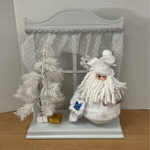 Avon Santa Claus Window Decoration Lighted Winter Christmas Scene Retired 2008
